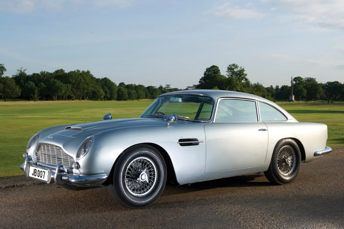 ジェームズボンドカーDB5 collectibles 007 DB5 Goldfinger model 1:8 scale, Agora Models